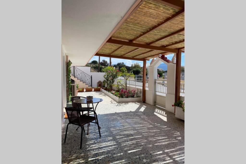 Neochori Studio Kárpatos Exterior foto